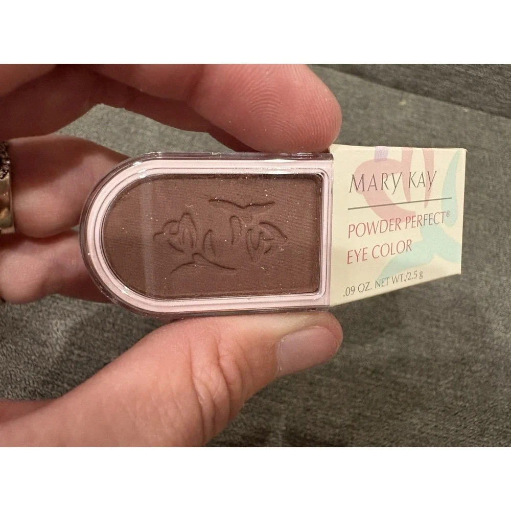 MARY KAY Powder Perfect Eye Color Truffle 5948 NIB‎ Discontinued